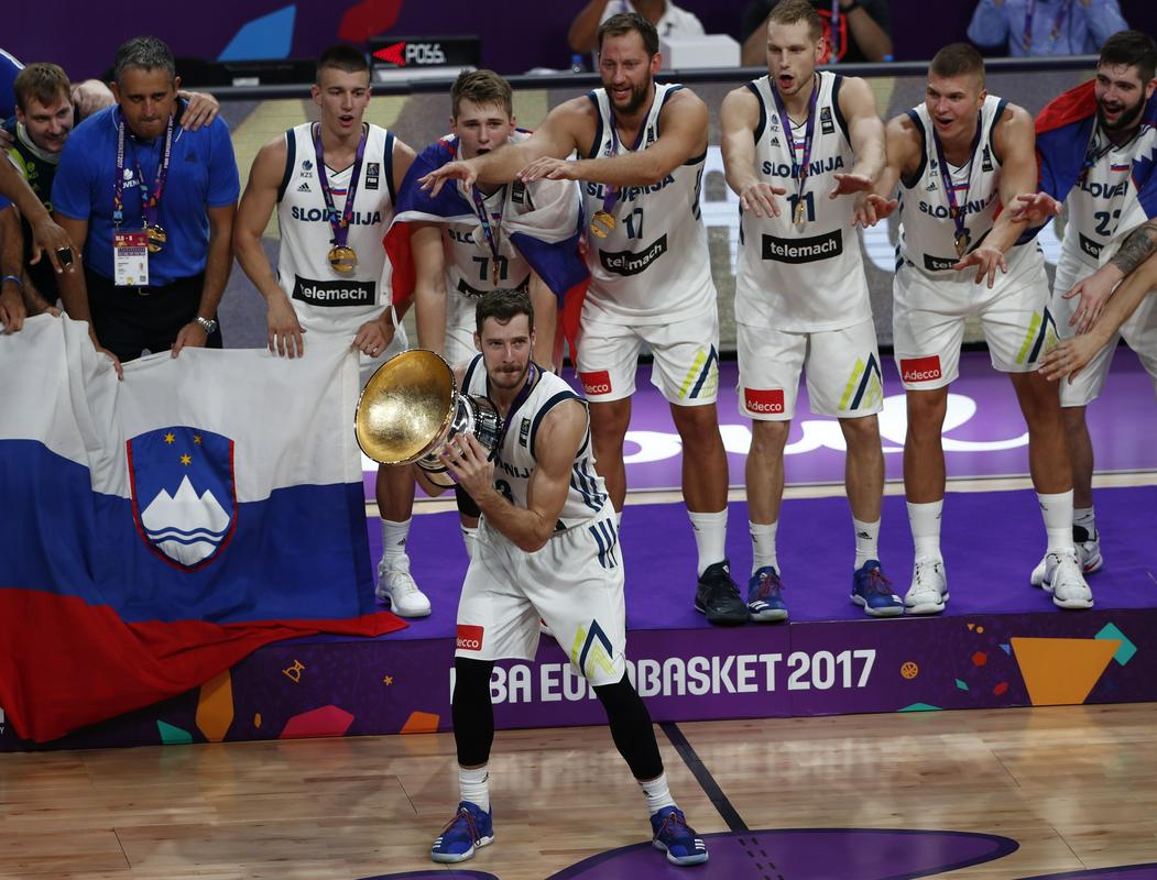 Slovenski košarkarji so septembra postali evropski prvaki, simboli Slovenije so šli v svet ... Foto: Reuters