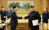 Zgodovinsko srečanje Severne in Južne Koreje, na mizi celo odpoved jedrskemu orožju