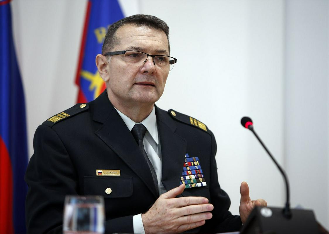 Načelnik generalštaba Slovenske vojske Alan Geder je izkoristil možnost povišanja plač vojakom. Foto: BoBo