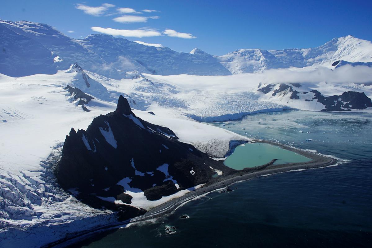 Zaradi globalnega segrevanja se dviga povprečna višina gladine svetovnih morij. Foto: Reuters