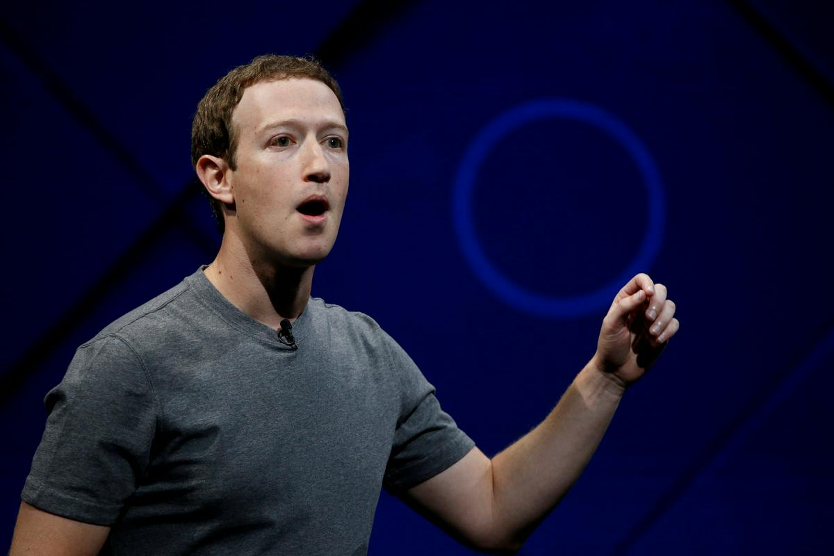 Ustanovitelj in direktor Facebooka je prevzel del odgovornosti za zlorabo podatkov in napovedal nove ukrepe. Foto: Reuters