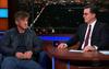 Nonšalantni Sean Penn pri Colbertu na uspavalih in s cigareto v ustih