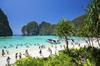 Zaradi prevelikega turističnega navala zapirajo tajsko plažo