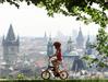 Praga središče mesta zapira za kolesarje. Razlog: varnost pešcev.