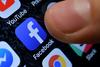 Facebook naj bi preverjal identiteto naročnikov političnih oglasov