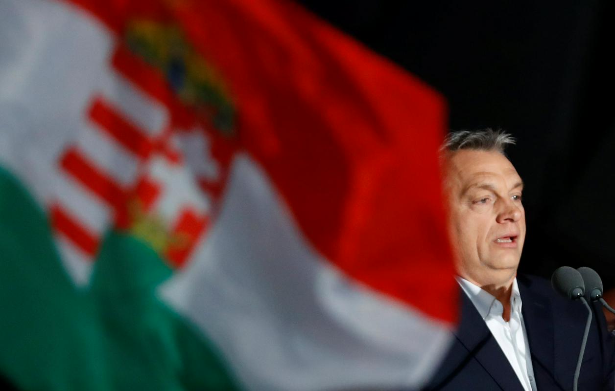 54-letni Viktor Orban bo še tretjič zapored, skupaj pa četrtič vodil madžarsko vlado. Dvotretjinska večina v parlamentu mu omogoča spreminjanje ustave in sprejemanje ustavnih zakonov. Foto: Reuters