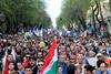 Budimpešta: Več deset tisoč ljudi za ponovno štetje glasov in proti Orbanu