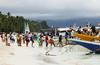 Boracay: Policija nad turiste v tropskem raju, ki se je spremenil v 
