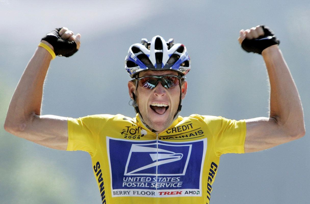 Armstrong je sedemkrat proslavljal svoje zmage sredi francoske prestolnice. Foto: Reuters