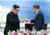 Foto: Na zgodovinskem vrhu za Korejski polotok brez jedrskega orožja