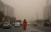 Na severu Indije v peščenih viharjih umrlo okoli 100 ljudi