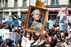 Francija: Macronovo obletnico vodenja pozdravili s protesti