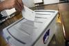 Referendum: Na predčasno glasovanje odšlo manj ljudi kot prvič