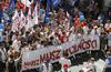 Na Poljskem na tisoče ljudi protestiralo proti vladi