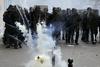Francija pripravljena na najhujše: proteste bo varovalo 89.000 policistov