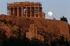 Unesco poziva, da Velika Britanija in Grčija najdeta rešitev za kipe s Partenona