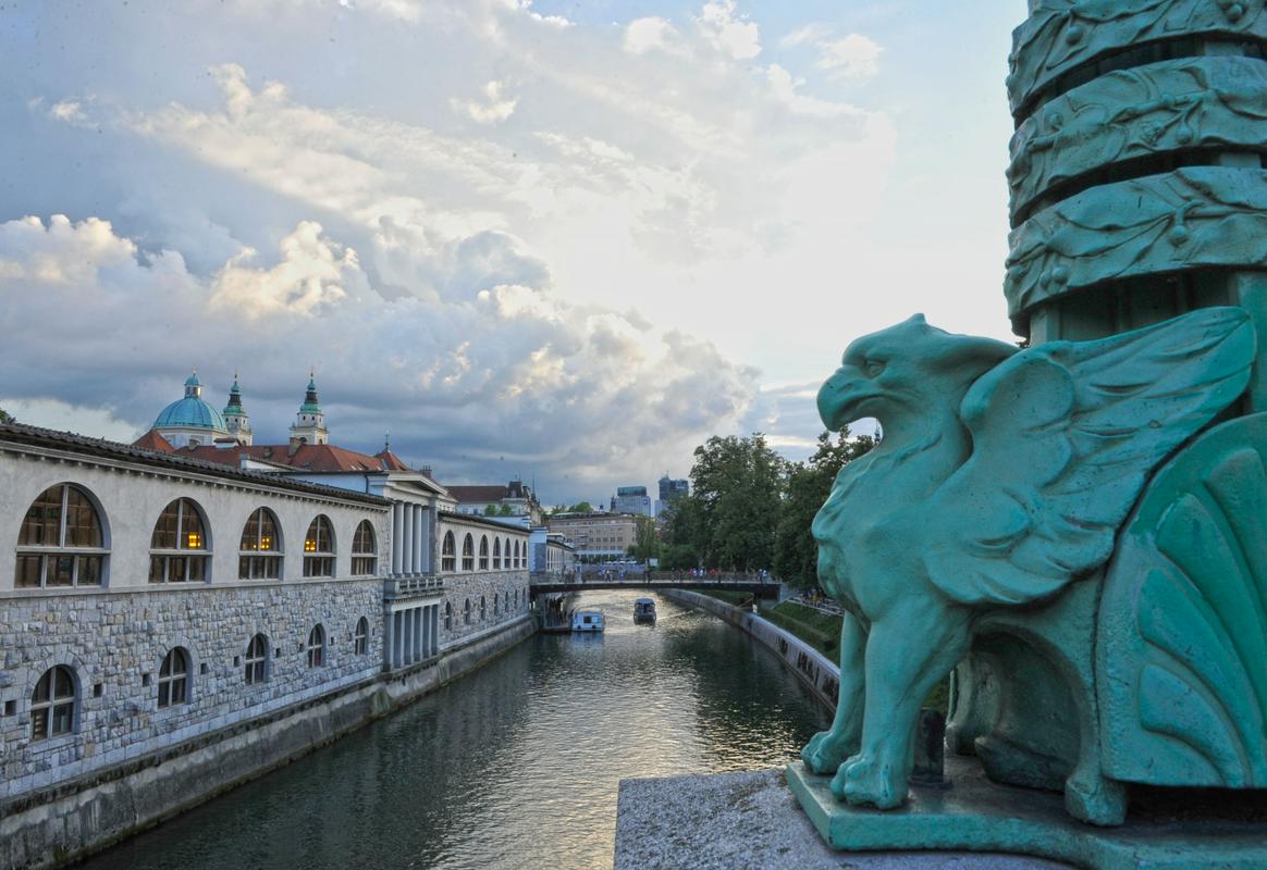 The largest settlement is Ljubljana with 163.8 km2. At the start of 2018 it had a population of 280,940, and a population density of 1,716 people per square kilometre. Foto: BoBo