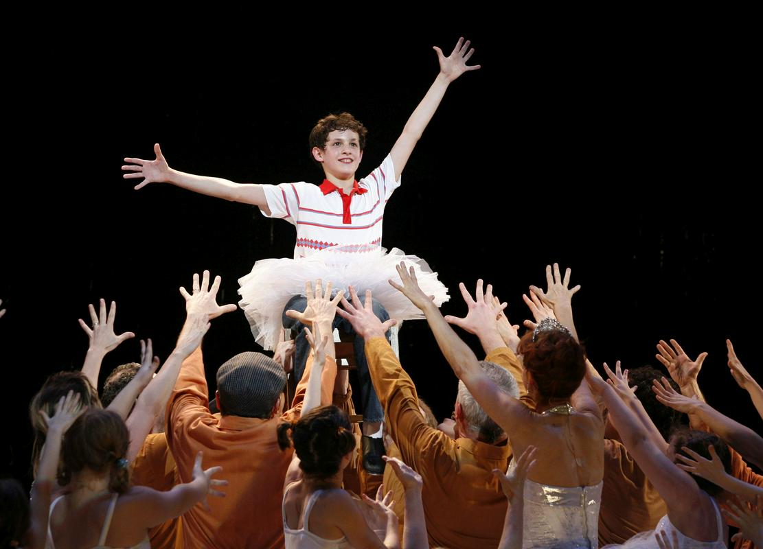 Vrhunec zgodbe o Billyju Elliotu je njegov nastop v baletni predstavi Labodje jezero. Foto: AP
