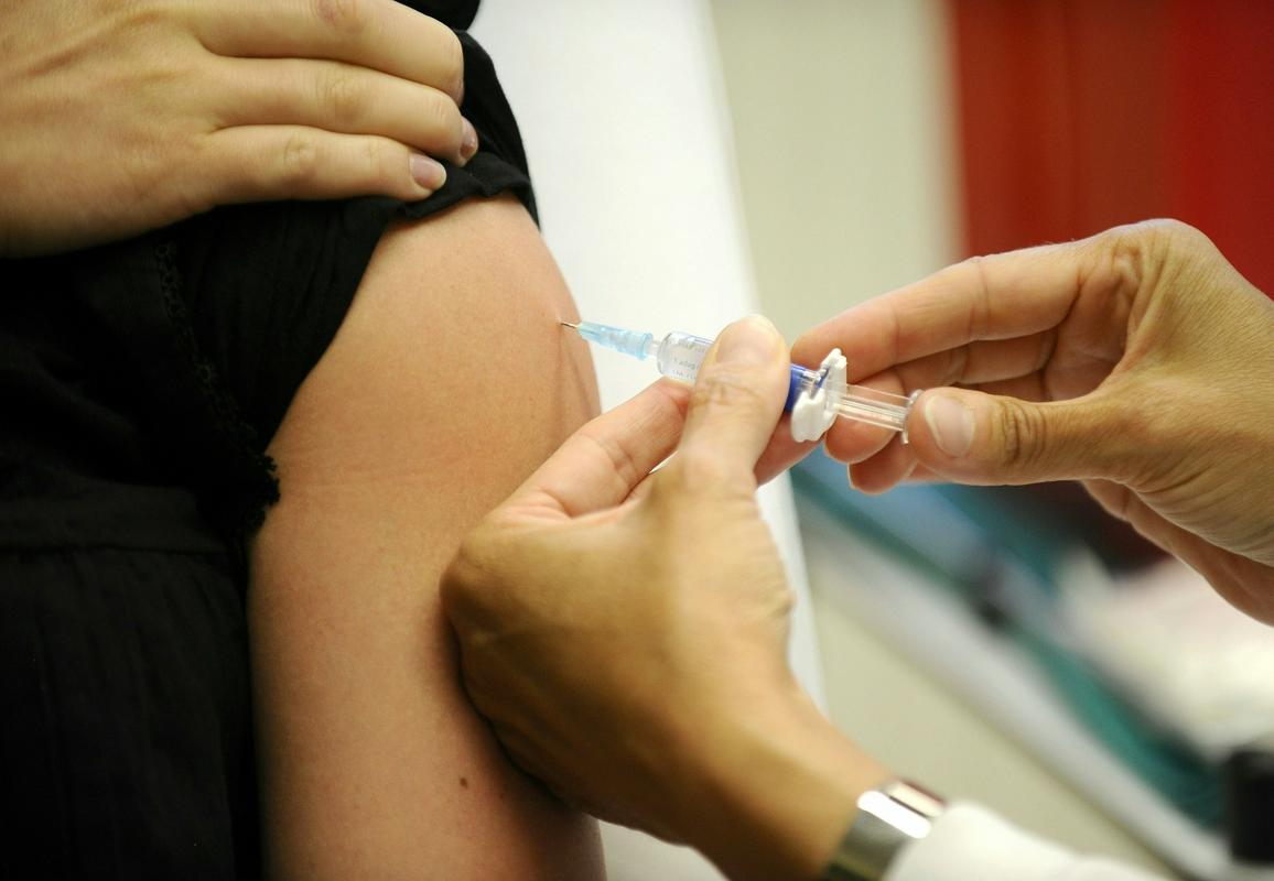 Virus hepatitisa B lahko preprečimo z učinkovitim cepljenjem. Foto: BoBo