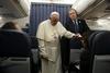 Papež ni želel komentirati Viganojevega poziva k odstopu