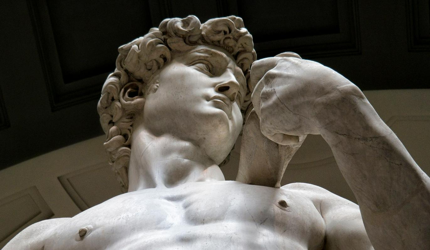 Danes je David razstavljen v prostorih Akademije v Firencah, kamor so ga prenesli leta 1873, na prvotnem mestu na Piazza della Signoria pa ga nadomestili s kopijo. Foto: MMC RTV SLO/EPA