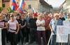 Foto: V Metliki 200 ljudi protestiralo proti postavitvi migrantskih centrov v Beli krajini