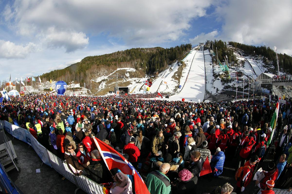 Vikersund naj bi gostil prvo tekmovanje smučarskih skakalk v poletih. Po Fisovem predlogu bo nastopilo le 15 najboljših skakalk norveške turneje, ki bodo takrat hkrati tudi polnoletne. Foto: EPA