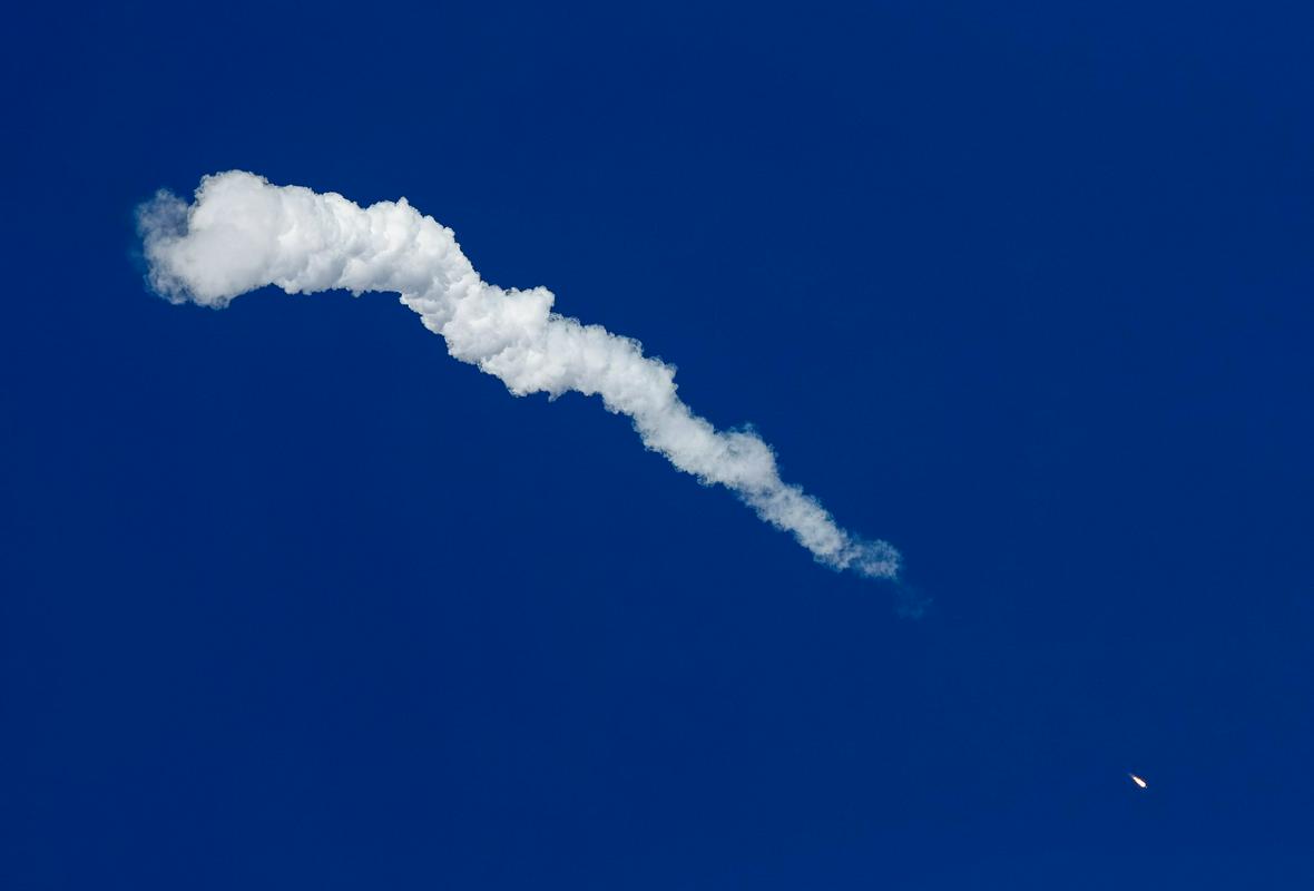 Zasilni sistem je kapsulo z astronavtoma izstrelil stran od rakete. Deloval je brezhibno. Pristala sta 40 minut kasneje v kazahstanski stepi. Foto: Reuters