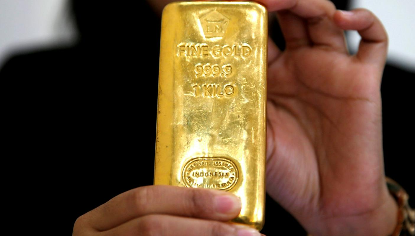 Na tedenski ravni so se cene zlata znižale za skoraj tri odstotke, saj utegne Fed že junija prvič po epidemiji zvišati obrestno mero. Foto: Reuters