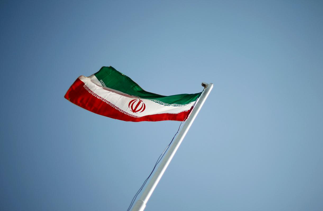 Zdi se, da Iran kljub letom sankcij, ki hromijo njegovo gospodarstvo, in pandemiji, ki je to državo močno prizadela, ni pripravljen na popuščanje ZDA, ki so prekršile mednarodni sporazum in s tem mednarodno pravo, zdaj pa od Irana zahtevajo prvi korak k spoštovanju sporazuma iz leta 2015. Foto: Reuters