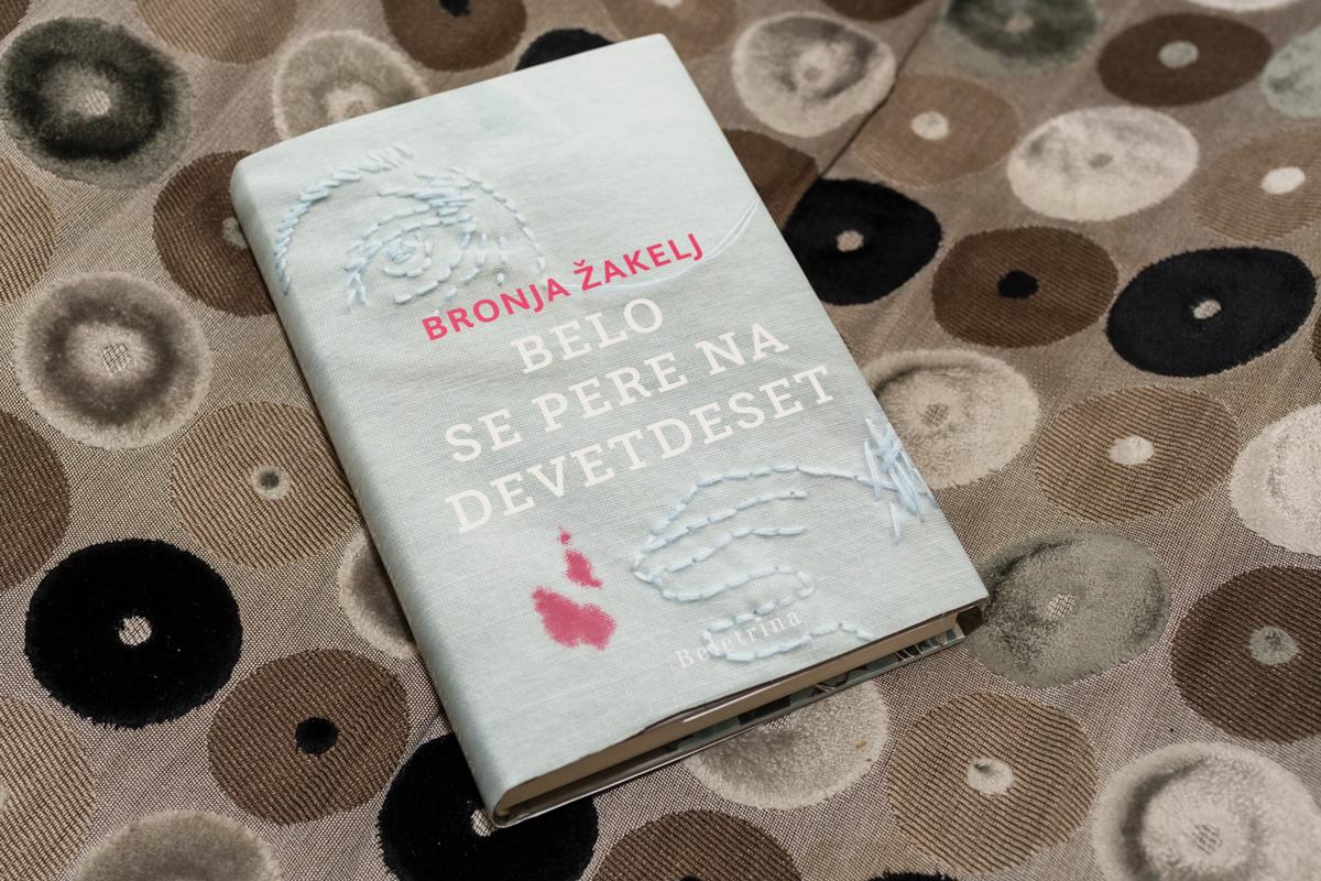 Knjiga Belo se pere na devetdeset je izšla lani pri založbi Beletrina. Foto: MMC RTV SLO/ Miloš Ojdanić