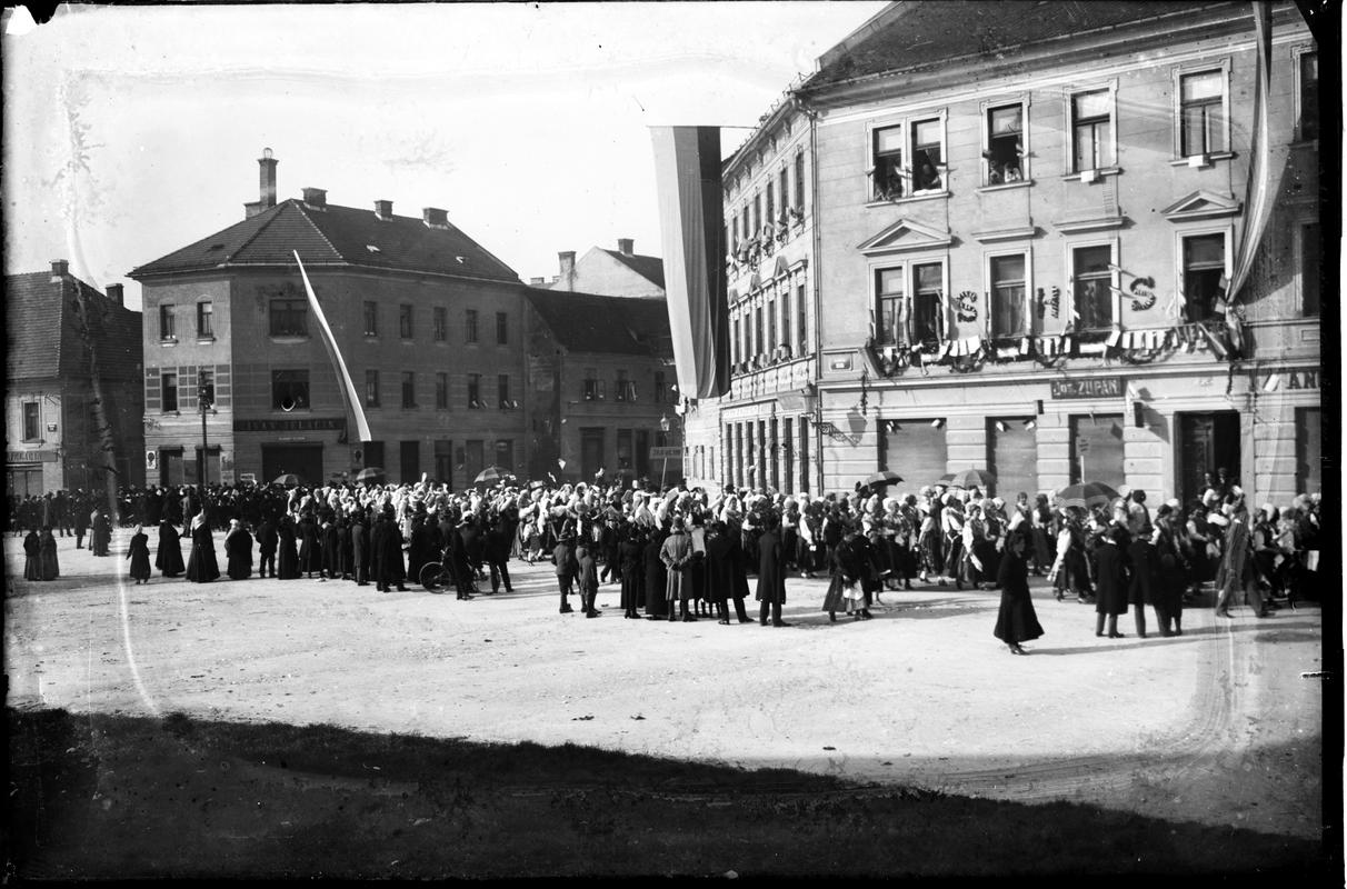 Razglasitev Države Slovencev, Hrvatov in Srbov v Ljubljani 29. oktobra 1918. Foto: Muzej novejše zgodovine Slovenije