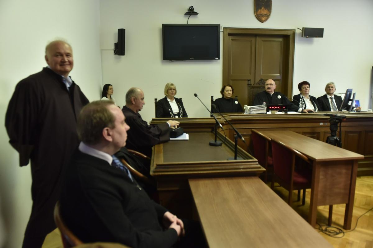 Sojenje Radanu so zaznamovale besedne vojne med obrambo in tožilstvom. Foto: BoBo/Žiga Živulović