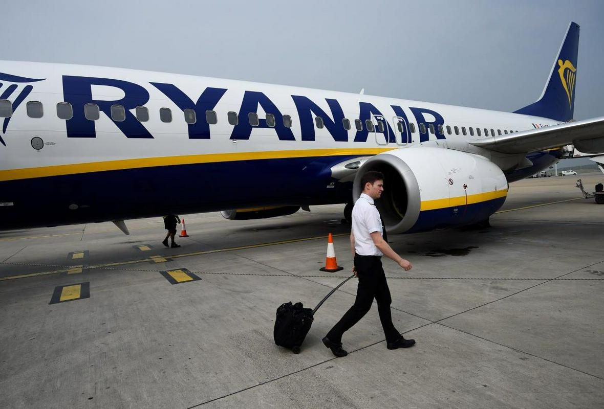 Ryanair je pogosto na udaru tako zaradi ravnanja s svojimi zaposlenimi kot s politiko prtljage. Foto: Reuters