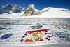 Otroci v boj proti podnebnim spremembam: na ledeniku postavili ogromno razglednico