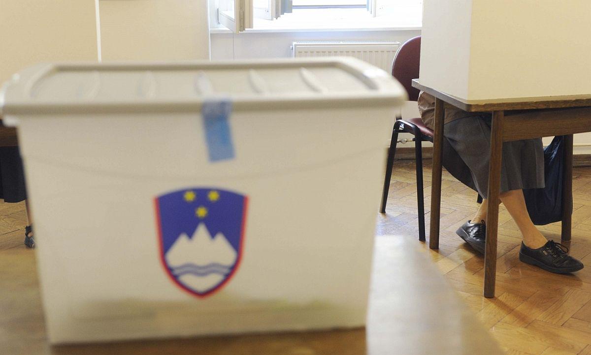 Ob 19. uri se je zaprlo 3200 volišč, na katerih so občani izbirali vodstva dvesto dvanajstih slovenskih občin. Foto: 
