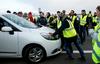 Na protestih v Franciji proti dražjemu gorivu več kot 400 ranjenih