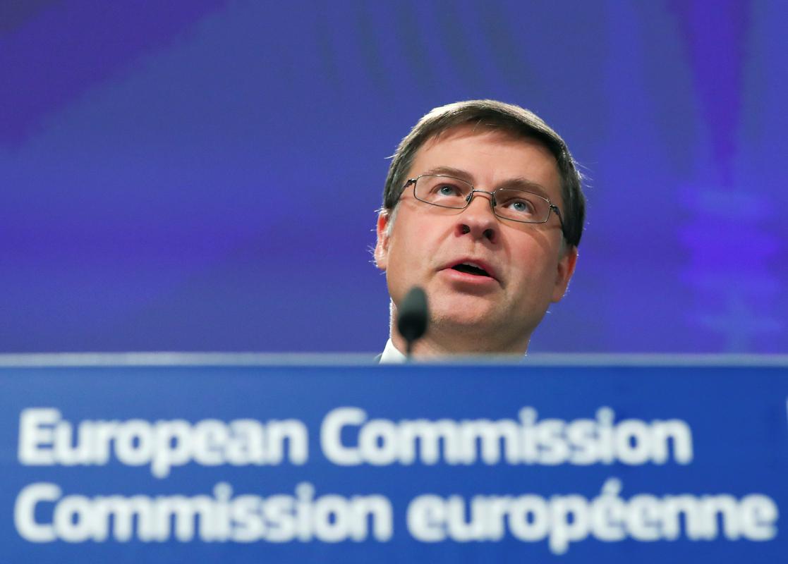 Podpredsednik Evropske komisije Valdis Dombrovskis opozarja, da bi predlagani proračun Italijo lahko pahnil v nestabilnost. Foto: Reuters