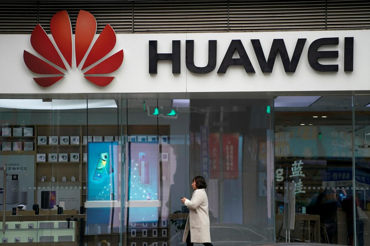 Huawei je imel lani 93 milijard dolarjev dohodkov. Foto: Reuters