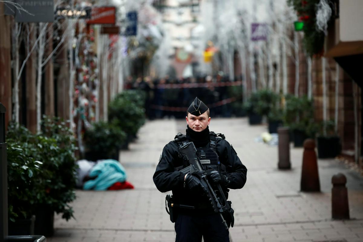 Policisti in vojska so na vsakem koraku. Foto: Reuters
