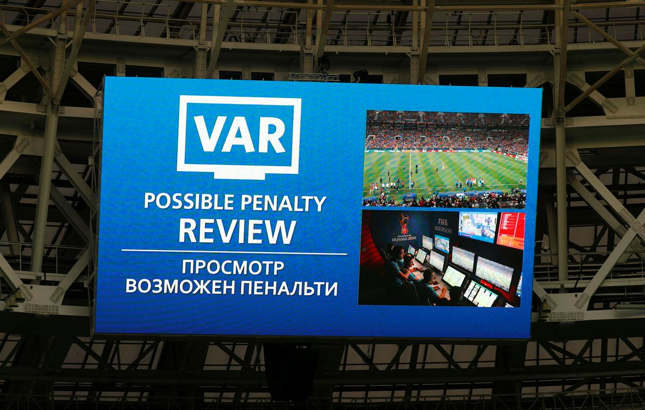 Čas za VAR ‒ ena od zgodb svetovnega prvenstva v nogometu. Foto: Reuters
