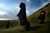 Je moai z Velikonočnega otoka res bolj na varnem v evropskem muzeju?