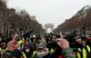 Francoski poslanci potrdili večmilijardne ukrepe za pomiritev protestnikov