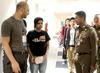 Savdska najstnica dobila prvo bitko: za zdaj lahko ostane na Tajskem  