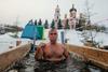 Foto: Rusi praznik Svetih treh kraljev praznovali s skokom v ledeno vodo