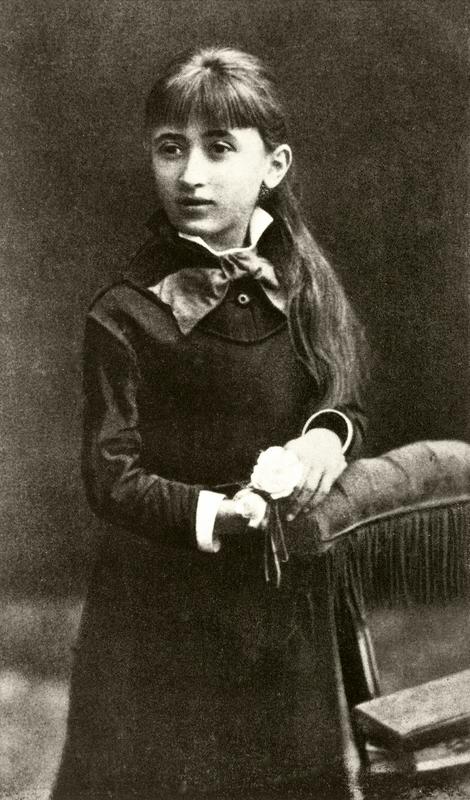 Pri trinajstih letih je Rosa Luxemburg celo leto preležala v postelji in nenehno brala. Tedaj je tudi napisala staričino politično pesem, v kateri je Nemškemu cesarju Viljemu I. svetovala, da naj bolje skrbi za potrebe svojih ljudi. Foto: Wikipedia