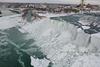 Foto in video: Niagarski slapovi v pravljičnem ledenem oklepu  