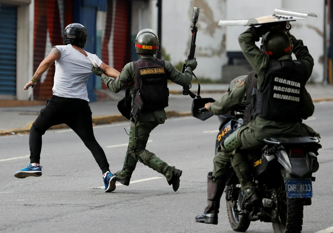 Na varnostne sile venezuelskih oblasti so letele kritike o ubojih, mučenju, posilstvih. Foto: Reuters