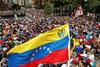 Vodja opozicije Guaido se je na protestih razglasil za predsednika Venezuele