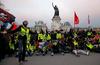 Novi protesti rumenih jopičev, ki opozarjajo na policijsko nasilje